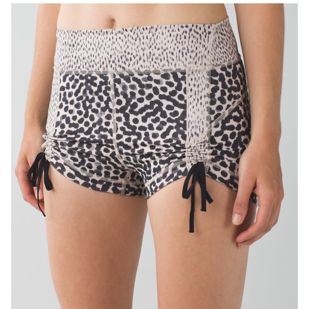 Rare Lululemon Liberty Shorts (animal print) 🐾